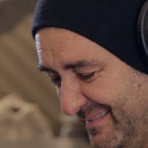 Cyril Lignac ému dans Rendez-vous en terre inconnue, capture d'écran France Télévisions