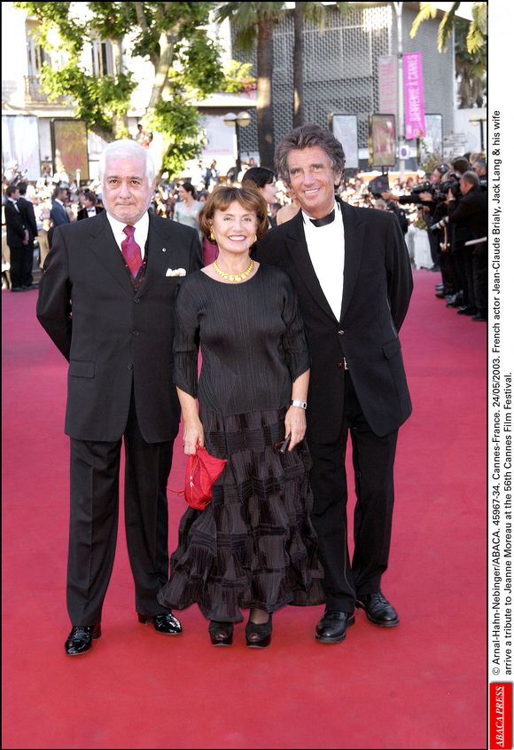 Cannes-France. 24/05/2003. L'acteur français Jean-Claude Brialy, Jack Lang et sa femme arrivent à l'hommage rendu à Jeanne Moreau lors du 56ème Festival de Cannes. © Arnal-Hahn-Nebinger/ABACA