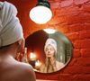 Très populaire dans les routines coréennes, la centella asiatica s’impose également comme un ingrédient incontournable grâce à son action calmante et anti-inflammatoire. Erborian ou Purito ont largement contribué à la démocratiser.

Cottonbro studio sur Pexels