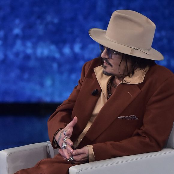 Johnny Depp - J.Depp et R.Scamarcio participent à l'émission italienne "Che Tempo Che Fa" à Milan, pour la promotion du film "Modi", le 27 octobre 2024. 

Photo : SGP / BESTIMAGE