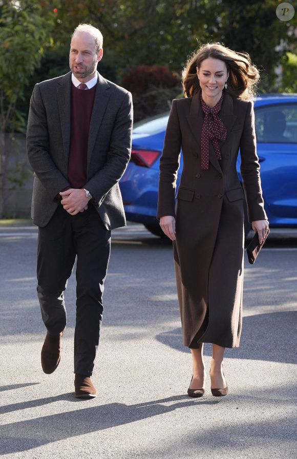 Le prince William, prince de Galles, et Catherine (Kate) Middleton, princesse de Galles, visitent le centre communautaire de Southport, pour rencontrer les familles des victimes de l'attaque au couteau, le 10 octobre 2024. © Julien Burton / Bestimage