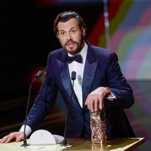 L'acteur Laurent Lafitte vient de remporter le prestigieux César du meilleur acteur pour son rôle marquant dans le film "La femme la plus riche du monde".
Laurent Lafitte (montre Jaeger-LeCoultre) (Meilleur acteur dans La Femme la plus riche du monde) lors de la cérémonie des César à l'Olympia à Paris, France © Borde-Jacovides/Bestimage