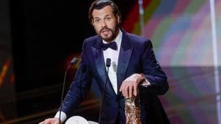 Laurent Lafitte quitte Paris avec son César : combien coûte le menu dans l'établissement doublement étoilé où il s'est réfugié ?