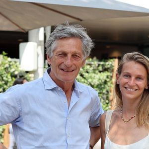 Nicolas de Tavernost et sa fille Sibylle - Célébrités au Village lors des Internationaux de France de tennis de Roland Garros 2023 à Paris le 10 juin 2023. © Jacovides-Moreau/Bestimage