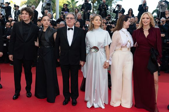 Vincent Lacoste, Luàna Bajrami, Daniel Auteuil, Jodie Foster, Rebecca Zlotowski, Virginie Efira - Montée des marches du film « Vie privée  » lors du 78ème Festival International du Film de Cannes, au Palais des Festivals à Cannes. Le 20 mai 2025
© Olivier Borde / Bestimage