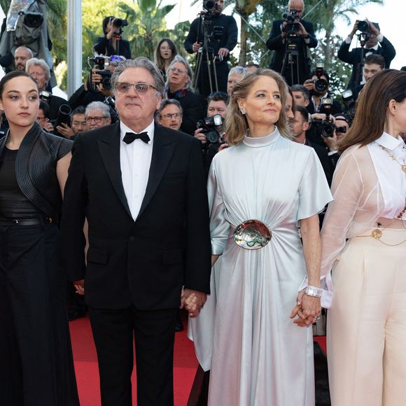 Vincent Lacoste, Luàna Bajrami, Daniel Auteuil, Jodie Foster, Rebecca Zlotowski, Virginie Efira - Montée des marches du film « Vie privée  » lors du 78ème Festival International du Film de Cannes, au Palais des Festivals à Cannes. Le 20 mai 2025
© Olivier Borde / Bestimage