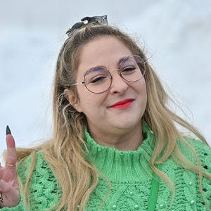 Marilou Berry assiste à une séance de conduite sur glace lors du 27e Festival du film de l'Alpe d'Huez à l'Alpe d'Huez, en France, le 19 janvier 2024. Photo by Julien Reynaud/APS-Medias/ABACAPRESS.COM