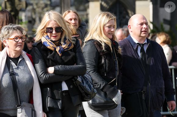 Natacha Régnier aux arrivées des obsèques d'Emilie Dequenne au cimetière Père Lachaise à Paris, France, le 26 mars 2025. © Cyril Moreau/Bestimage