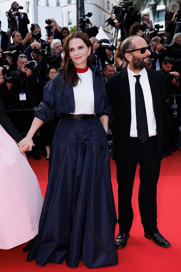 Juliette Binoche, Carlos Reygadas - Montée des marches de la cérémonie de clôture du 78ème Festival International du Film de Cannes, au Palais des Festivals à Cannes. Le 24 mai 2025
© Jacovides-Moreau / Bestimage