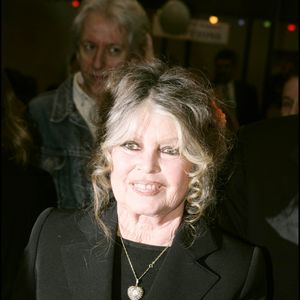 Elle avait déjà été prise en charge en octobre après une légère intervention chirurgicale.

Brigitte Bardot au "Noel des animaux 2004" à Levallois Perret

Agence Bestimage
