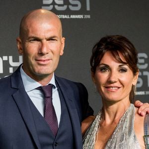 Ce choix géographique s'explique par les fortes attaches de son épouse, Véronique Fernandez, originaire de cette même commune.

Zinedine Zidane et sa femme Véronique - Les célébrités arrivent à la cérémonie des Trophées Fifa au Royal Festival Hall à Londres, Royaume Uni. © Cyril Moreau/Bestimage
