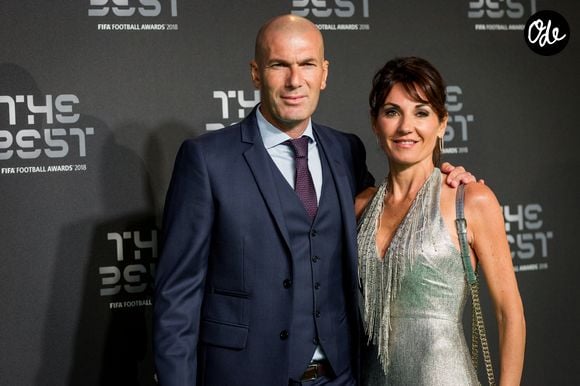 Ce choix géographique s'explique par les fortes attaches de son épouse, Véronique Fernandez, originaire de cette même commune.

Zinedine Zidane et sa femme Véronique - Les célébrités arrivent à la cérémonie des Trophées Fifa au Royal Festival Hall à Londres, Royaume Uni. © Cyril Moreau/Bestimage
