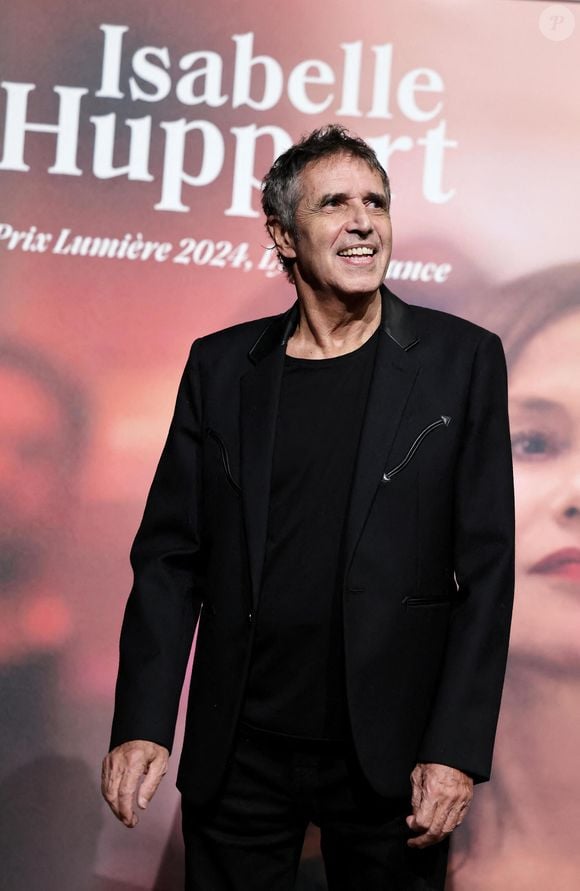 Julien Clerc au photocall de la cérémonie de remise du prix lumière de la 16ème édition du Festival Lumière à l'Amphithéâtre - Centre de Congrès à Lyon, France, le 18 octobre 2024. © Dominique Jacovides/Bestimage