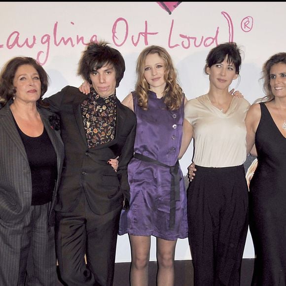 Françoise Fabian, Jéremy Kapone, Christa Théret, Sophie Marceau et la réalisatrice Lisa Azuelos - Première du film "LOL" au cinéma Gaumont Marignan à Paris, le 2 février 2009. © COADIC GUIREC / BESTIMAGE
