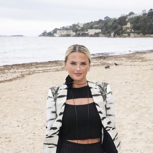 Exclusif - Kelly Vedovelli - Les célèbres personnalités de la télé se sont retrouvés avec bonheur, dans le Sud, à Vallauris Golf-Juan, pour assister à un magnifique show de cabaret, en présence de Mr Le Maire K. Luciano et ses adjoints, heureux de répondre à l'invitation du dynamique Président de l'association "Valoriser Vallauris Golf-Juan", Mr B. Darde, ce passionné d'art et du monde associatif projette également de créer un Musée de Sculpture à ciel ouvert , mêlant Art et Espace Public.  © Jack Tribeca/Bestimage