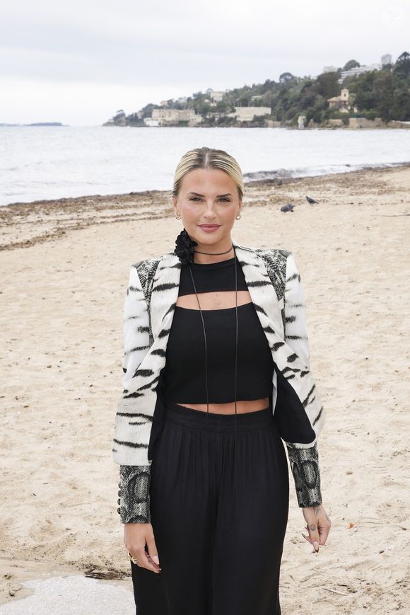 Exclusif - Kelly Vedovelli - Les célèbres personnalités de la télé se sont retrouvés avec bonheur, dans le Sud, à Vallauris Golf-Juan, pour assister à un magnifique show de cabaret, en présence de Mr Le Maire K. Luciano et ses adjoints, heureux de répondre à l'invitation du dynamique Président de l'association "Valoriser Vallauris Golf-Juan", Mr B. Darde, ce passionné d'art et du monde associatif projette également de créer un Musée de Sculpture à ciel ouvert , mêlant Art et Espace Public.  © Jack Tribeca/Bestimage