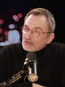 "C'est un refuge" : Frédéric Lopez est propriétaire d'un hameau isolé dans les Cévennes