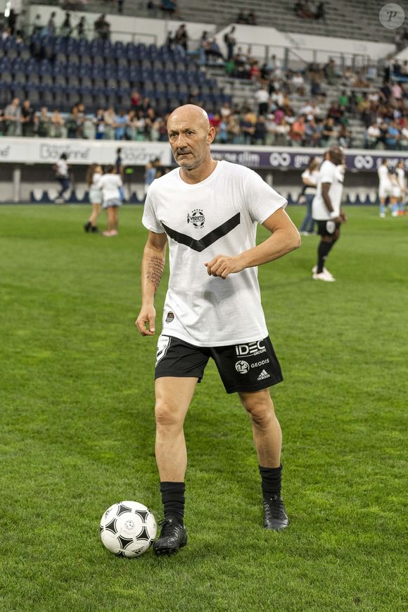 Fabien Barthez - Match de football caritatif du Variétés Club de France contre les légendes des Avirons Bayonnais au profit des associations "Pièces Jaunes" et "Centre Hospitalier de la Côte Basque - Service Pédiatrie" à Bayonne le 19 octobre 2022. © Pierre Perusseau/Bestimage