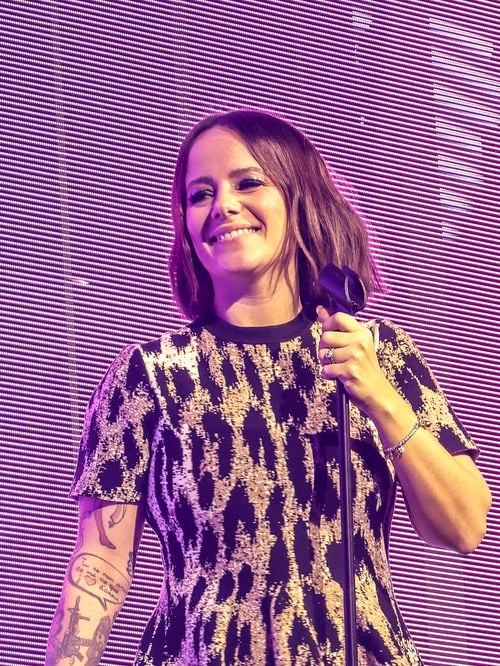 Alizée : A seulement 6 ans, sa fille Maggy est montée sur scène pour l'un de ses concerts et a performé sous le regard fier de sa mère