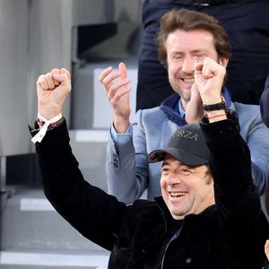 Patrick Bruel dans les tribunes des Internationaux de France de tennis de Roland Garros 2024 à Paris, France, le 2 juin 2024. © Jacovides-Moreau/Bestimage
