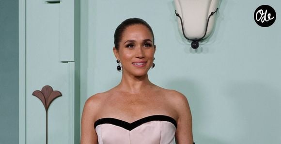 Meghan Markle a publié une vidéo sur Instagram pour lancer la collection de fêtes de sa marque As Ever. 

Meghan Markle a été vue en train de faire un signe de la main et de rire avec Emma Grede alors qu'elle assistait au gala 15 Percent Pledge, organisé par Aurora James, dans le backlot des Paramount Studios à Los Angeles.
Backgrid USA / Bestimage