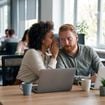 La psychologie suggère que les personnes qui sont aimables en face mais qui vous blessent dans le dos font peut-être plus que simplement prétendre le contraire