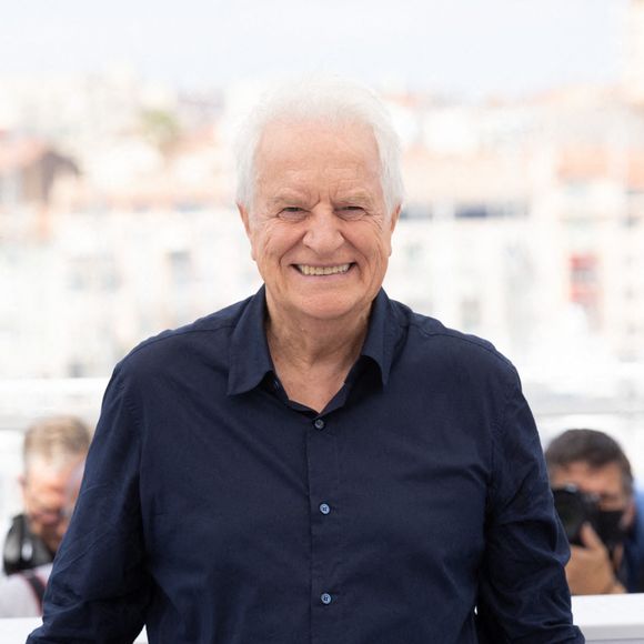 Entre les montagnes et les lacs.

André Dussollier au photocall du film Tout s'est bien passé lors du 74ème festival international du film de Cannes le 8 juillet 2021. © Borde / Jacovides / Moreau / Bestimage