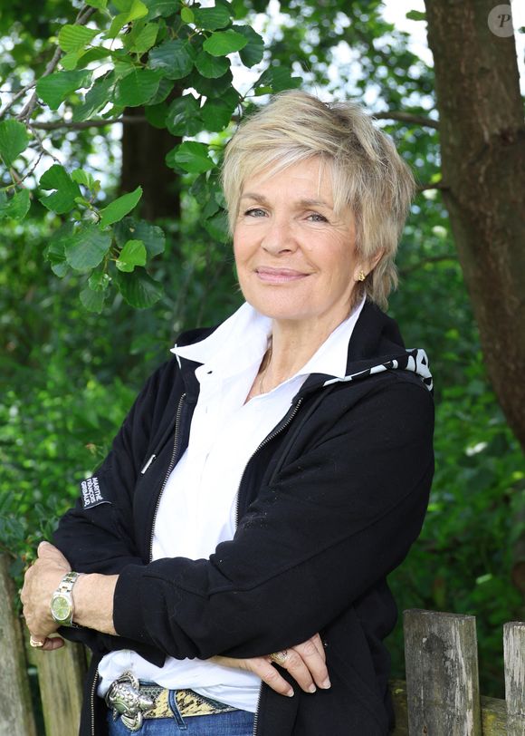 Exclusif - Véronique Jannot pose lors de la 4ème édition du festival cinéma français et gastronomie d'Aix-les-Bains, le 4 juin 2025.

© Denis Guignebourg / Bestimage
