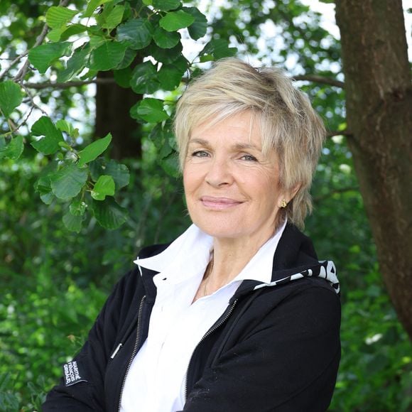 Exclusif - Véronique Jannot pose lors de la 4ème édition du festival cinéma français et gastronomie d'Aix-les-Bains, le 4 juin 2025.

© Denis Guignebourg / Bestimage