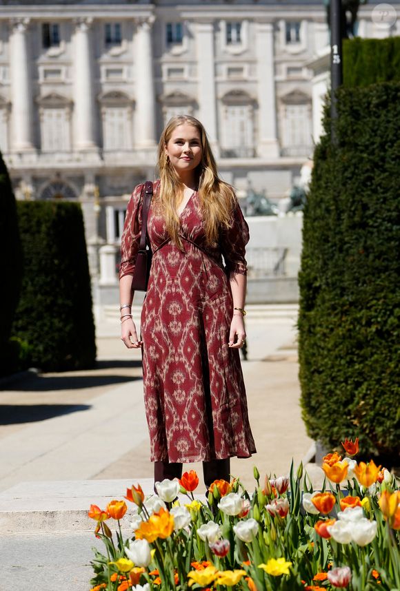 La princesse Catharina-Amalia des Pays-Bas dévoile une plaque commémorative au nouveau jardin de tulipes à Madrid, en remerciement de son séjour, le 7 avril 2025.
©LALO YASKY / BESTIMAGE
