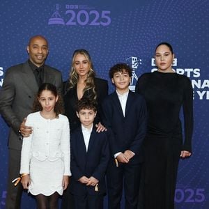 Derrière cette réussite physique se cache une grande source de motivation : sa femme, Andrea Rajacic, et ses enfants, Téa, Tristan, Tatiana et Gabriel.

La personnalité sportive de l'année 2025 de la BBC s'est tenue à MediaCity, Salford.

©BestImage