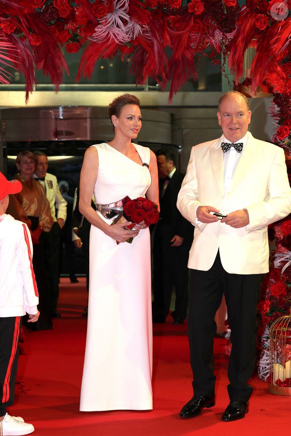 Le prince Albert II de Monaco et la princesse Charlene de Monaco lors de la soirée de gala du Grand Prix de Formule 1 de Monaco à la salle des étoiles au Monte-Carlo Sporting à Monaco le 25 mai 2025. © Claudia Albuquerque / Bestimage