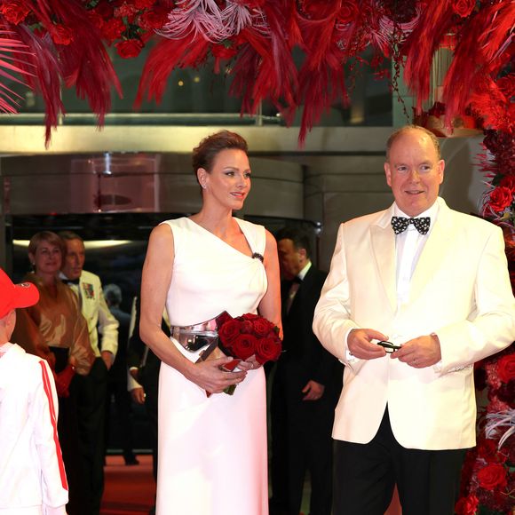 Le prince Albert II de Monaco et la princesse Charlene de Monaco lors de la soirée de gala du Grand Prix de Formule 1 de Monaco à la salle des étoiles au Monte-Carlo Sporting à Monaco le 25 mai 2025. © Claudia Albuquerque / Bestimage