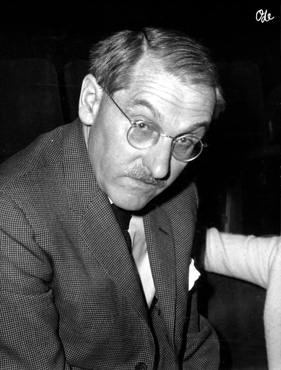 Son grand-père était Jean Anouilh.

Jean Anouilh à la Gaité-Montparnasse de Paris le 27 avril 1968. Credit Image: Keystone Press Agency/ZUMA Press Wire