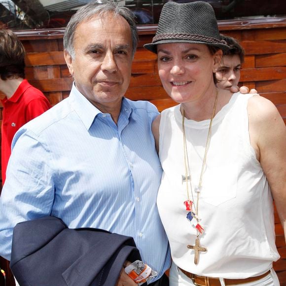 Cendrine Dominguez y passe régulièrement du temps avec Jean-Christophe, ses enfants et ses petites-filles, tout en se recueillant parfois sur la tombe de Patrice. 

Patrice Dominguez et sa femme, Cendrine Dominguez, ont été vus lors du 4ᵉ jour des Internationaux de France de Roland-Garros 2012, le 30 mai 2012. RINDOFF-MOREAU / BESTIMAGE