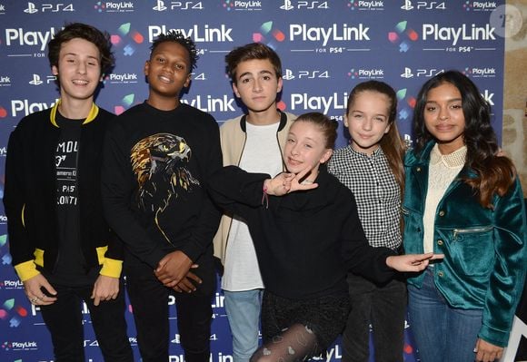 la jeune chanteuse cache une histoire plus fragile qu’il n’y paraît. 

Nemo Schiffman et le groupe Kids United : Gabriel Gros, Esteban Durand, Gloria (Emilie Jolie), Erza Muqoli et Nilusi Nissanka - Soirée de lancement de PlayLink de PlayStation au Play Link House à Paris, France, le 12 octobre 2017. © Veeren/Bestimage