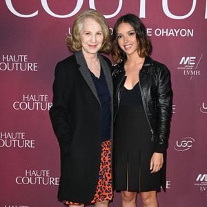 Les deux femmes avaient partagé l'affiche ensemble en 2021 dans le film Haute couture, réalisé par Sylvie Ohayon.

Nathalie Baye et Lyna Khoudri - Avant première du film "Haute couture" au cinéma UGC Cité Ciné Les Halles à Paris le 2 novembre 2021. © Coadic Guirec/Bestimage