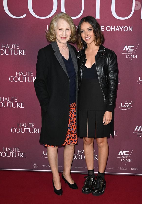 Les deux femmes avaient partagé l'affiche ensemble en 2021 dans le film Haute couture, réalisé par Sylvie Ohayon.

Nathalie Baye et Lyna Khoudri - Avant première du film "Haute couture" au cinéma UGC Cité Ciné Les Halles à Paris le 2 novembre 2021. © Coadic Guirec/Bestimage