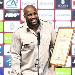Teddy Riner reçoit le trophée de l'Ippon de l'année lors de l'événement Paris Grand Slam 2025 IJF World Judo Tour à l'Accor Bercy Arena à Paris, France, le 2 février 2025. Photo by Victor Joly/ABACAPRESS.COM