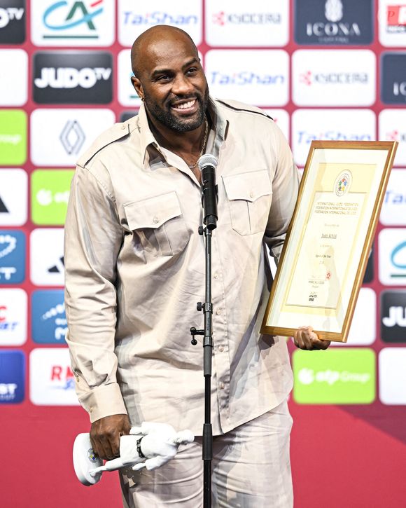 Teddy Riner reçoit le trophée de l'Ippon de l'année lors de l'événement Paris Grand Slam 2025 IJF World Judo Tour à l'Accor Bercy Arena à Paris, France, le 2 février 2025. Photo by Victor Joly/ABACAPRESS.COM