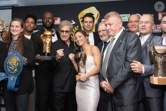 L'acteur Gérard Lanvin, accompagné par son fils Manu Lanvin remet le neuvième Gant D'or ( Golden Gloves Belgium ) à Jack Mulowayi, récompensé comme meilleur boxeur du pays.

© Alain Rolland / Imagebuzz / Bestimage