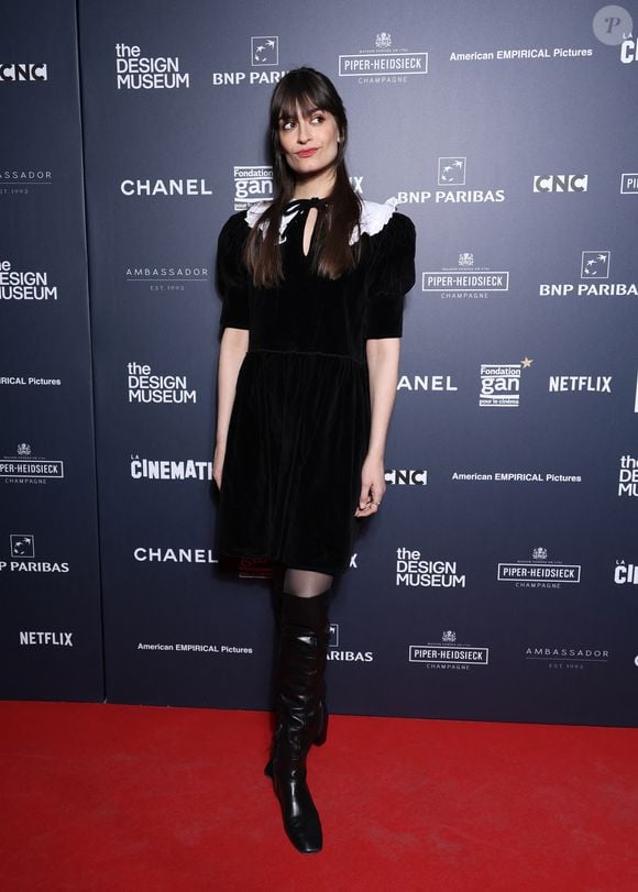 Elle a remporté deux Victoires de la musique : Révélation scène en 2019, puis Artiste féminine en 2022 et bien d'autres prix. 

Clara Luciani - Vernissage de l'exposition de 'Wes Anderson' à la Cinémathèque Française de Paris le 17 mars 2025. © Denis Guignebourg/Bestimage