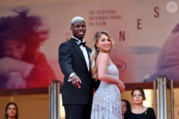 Selon l’épouse de Paul Pogba, leur collection de bijoux est une ode aux liens familiaux et amicaux qui "nous permettent de ne pas nous laisser abattre dans le roller coaster de la vie".

Zulay Pogba et Paul Pogba assistent au tapis rouge de Highest 2 Lowest lors de la 78ème édition du Festival de Cannes au Palais des Festivals le 19 mai 2025 à Cannes, France. Photo par Franck Castel/ABACAPRESS.COM