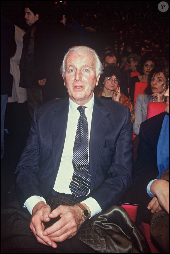 Très proche du créateur de mode, la comédienne est intervenue dans la décoration de sa maison de Venise, dont l'intérieur a récemment été dévoilé dans un vidéo sur Instagram

Archives - Le couturier Hubert de Givenchy en 1991.
