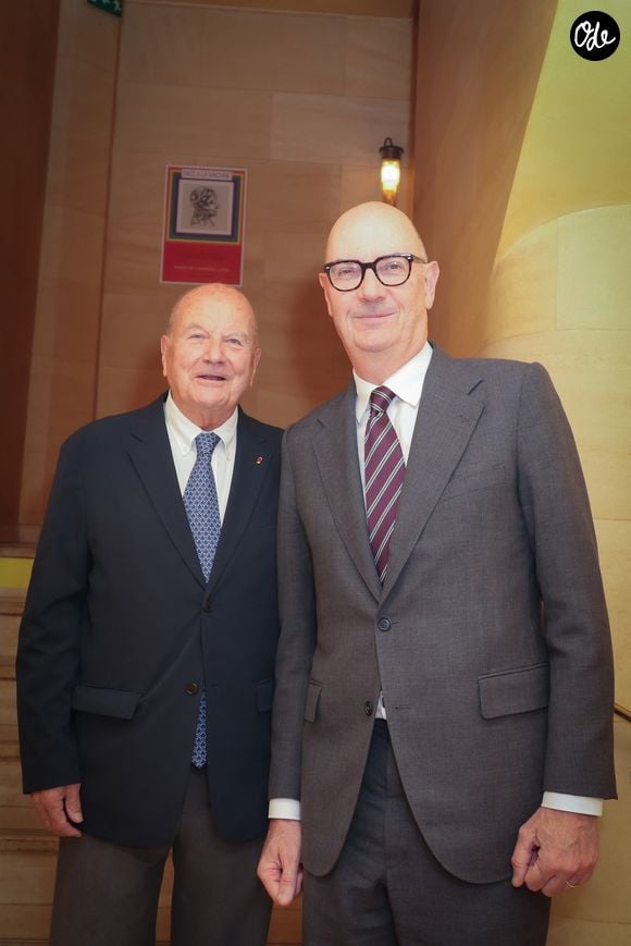 Marc Ladreit de Lacharrière a réuni de nombreuses personnalités lors d’un dîner du Cercle de la Revue des Deux Mondes à la Maison de l’Amérique latine.

Exclusif - Marc Ladreit de Lacharrière - Roland Lescure, ministre de l'économie est l'invité du dîner de la Revue des Deux Mondes à la maison de l'Amérique Latine à Paris.  © Jack Tribeca / Bestimage