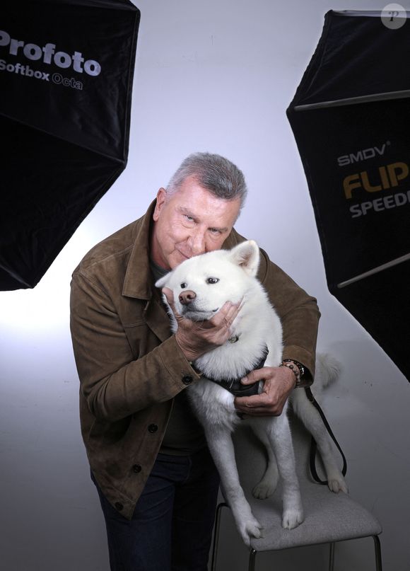 Exclusif - Portrait de Pascal Bataille et son chien lors de l'enregistrement de l'émission "Chez Jordan de Luxe" à Paris. Le 11 décembre 2024
© Cédric Perrin / Bestimage
