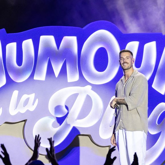 Exclusif - M. Pokora, arborant un nouveau look, une moustache et une nouvelle coupe, pour le tournage d'un film cet été dont l'action va se dérouler dans les années 40 - Enregistrement de l'émission "L'humour à la plage" pour la 2eme édition du festival de Juan les Pins à la pinède Gould le 27 juin 2025. © Bruno Bebert / Bestimage