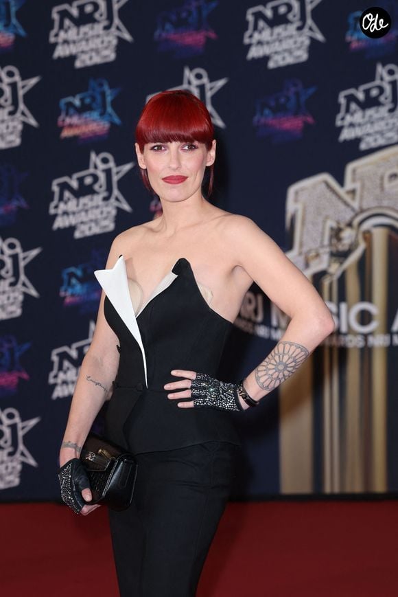 Si sa mère est restée sur l’île, Jennifer Ayache a, elle, choisi de s’installer dans le Marais, où elle vit toujours

Jennifer Ayache au photocall de la 27ème édition des NRJ Music Awards au palais des Festivals de Cannes, France, le 31 octobre 2025. © Dominique Jacovides/Bestimage
