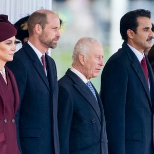 Le prince William, prince de Galles, Catherine (Kate) Middleton, princesse de Galles, le roi Charles III d'Angleterre,son Altesse l'Émir Cheikh du Qatar Tamim bin Hamad Al Thani et son Altesse Sheikha Jawaher Bint Hamad Bin Suhaim Al Thani lors de la cérémonie de bienvenue pour la visite d'État de l'émir du Qatar Tamim ben Hamad Al-Thani à Londres, Royaume Uni, le 3 décembre 2024. © GoffPhotos/Bestimage