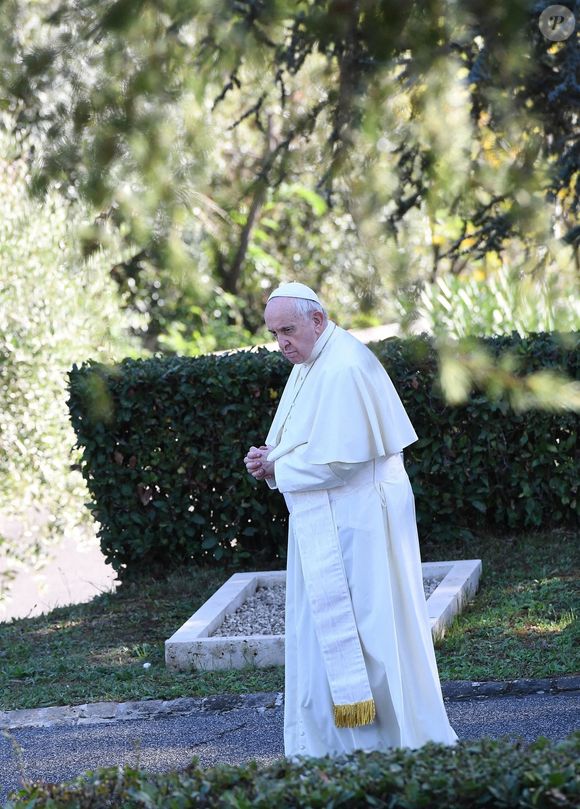 Jorge Mario Bergoglio, plus connu sous son nom de règne, François, est mort ce lundi 21 avril à 88 ans. 
Crédit : Backgrid UK/ Bestimage